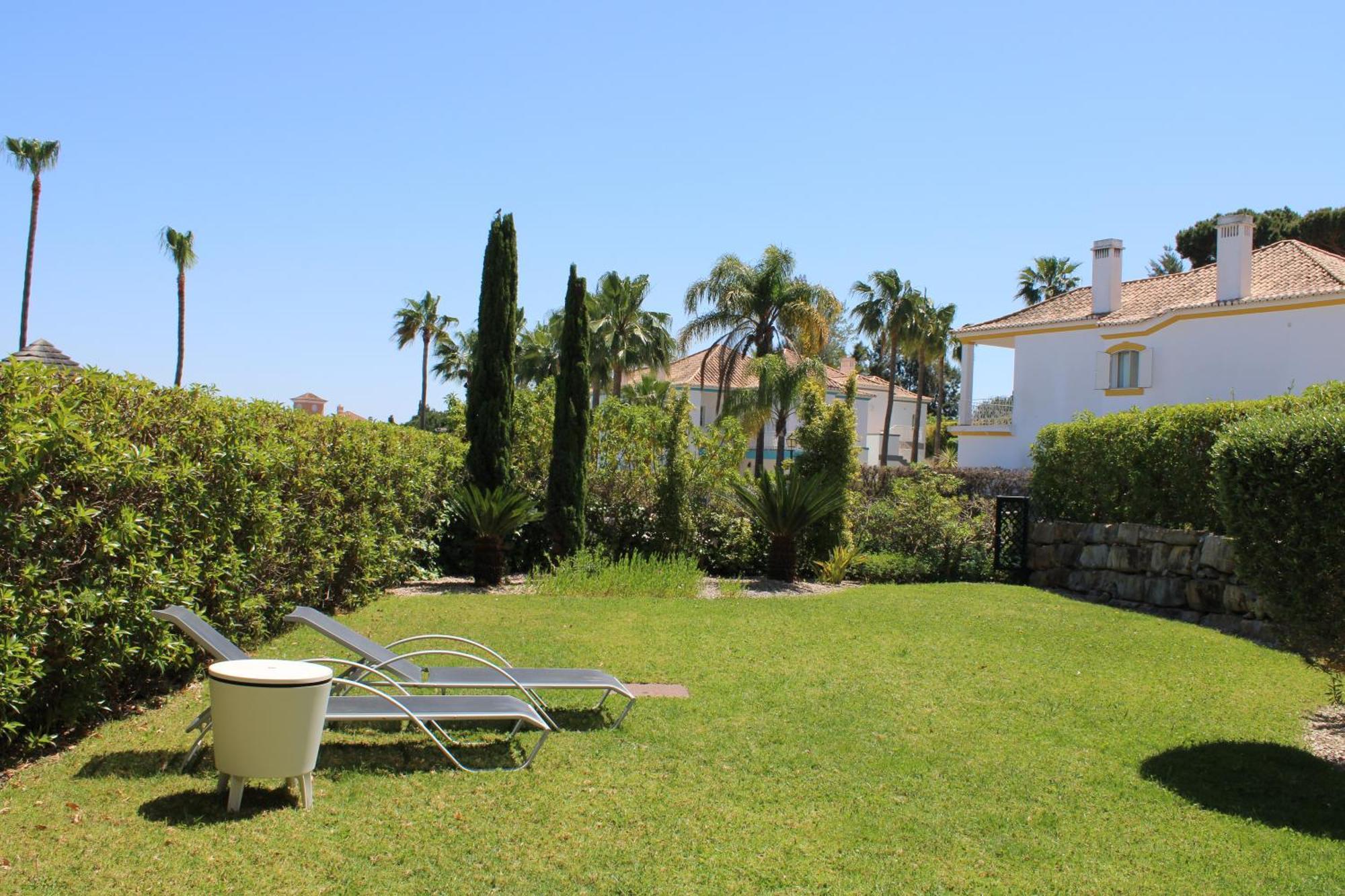 Luxury 2 Bedroom Apartment With Private Garden Almancil Exterior foto