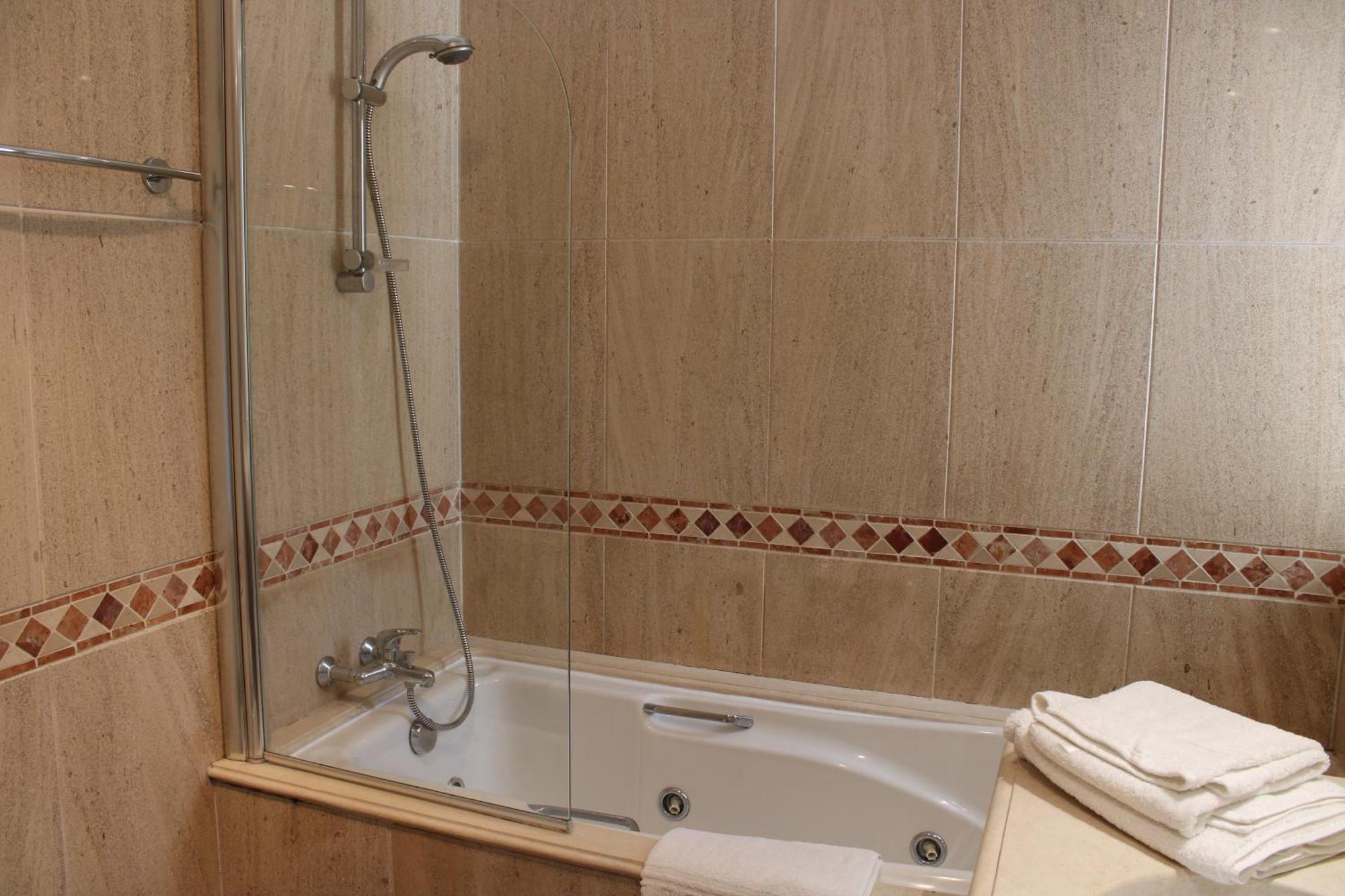 Luxury 2 Bedroom Apartment With Private Garden Almancil Exterior foto