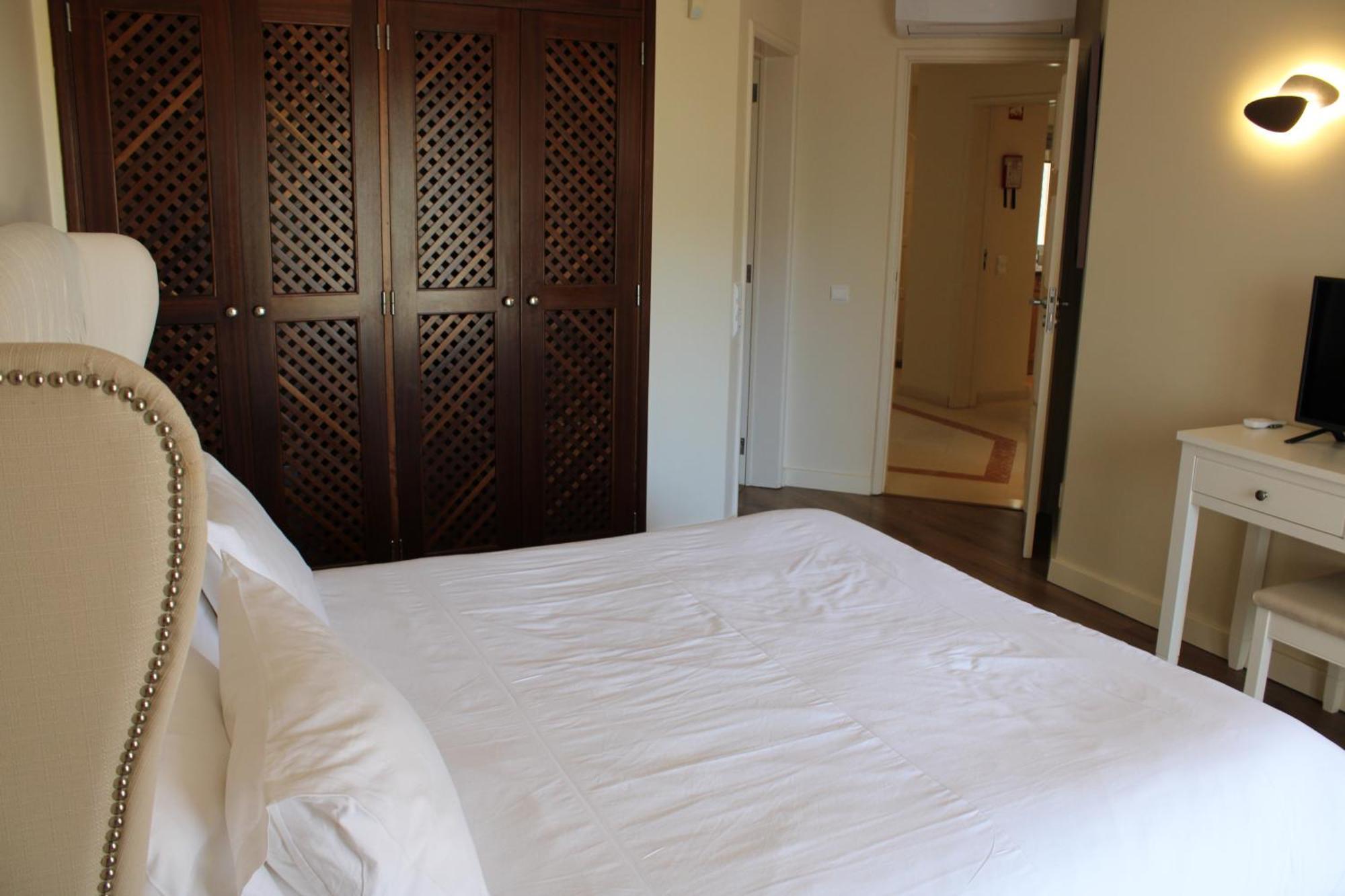 Luxury 2 Bedroom Apartment With Private Garden Almancil Exterior foto