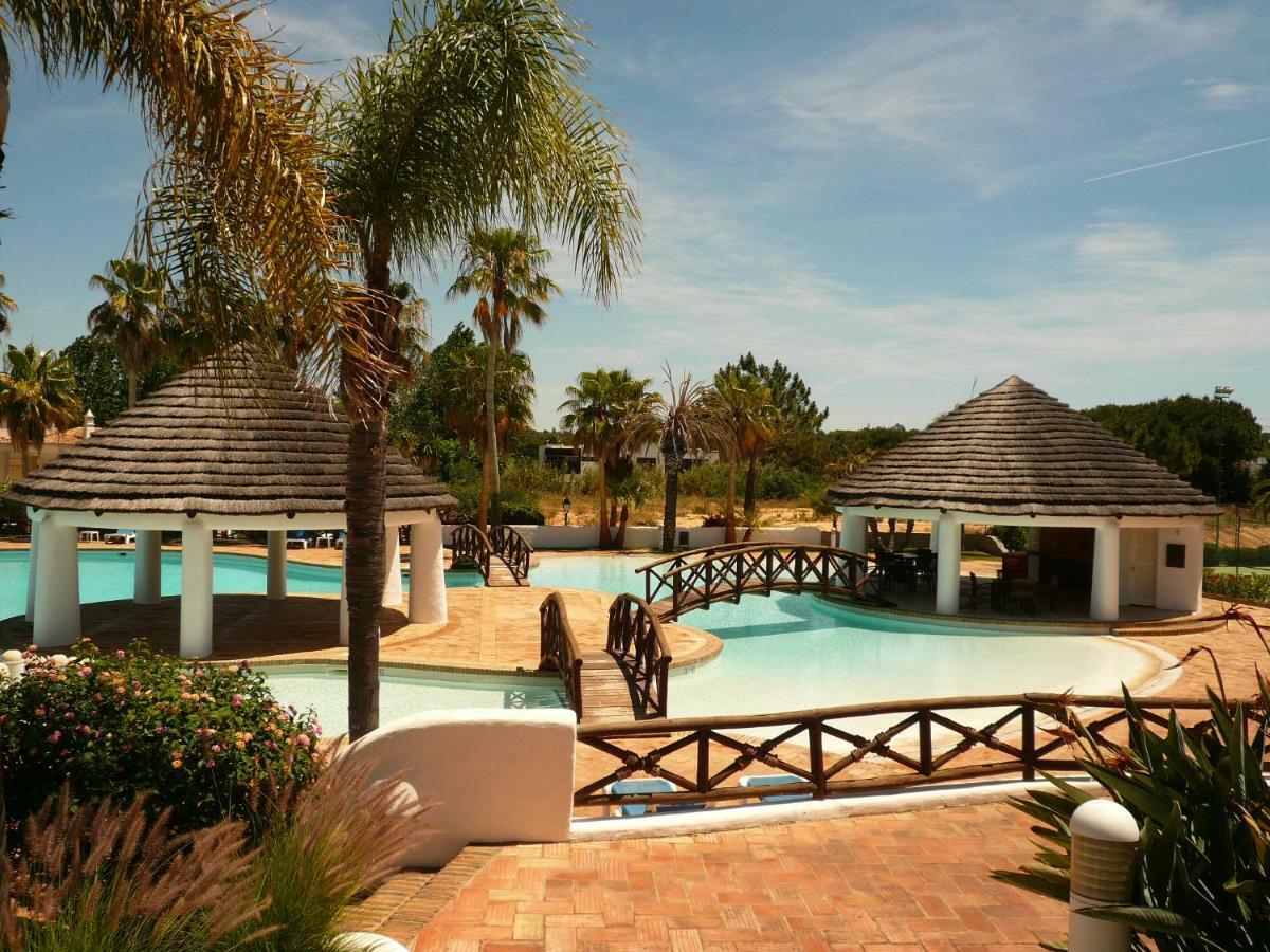 Luxury 2 Bedroom Apartment With Private Garden Almancil Exterior foto